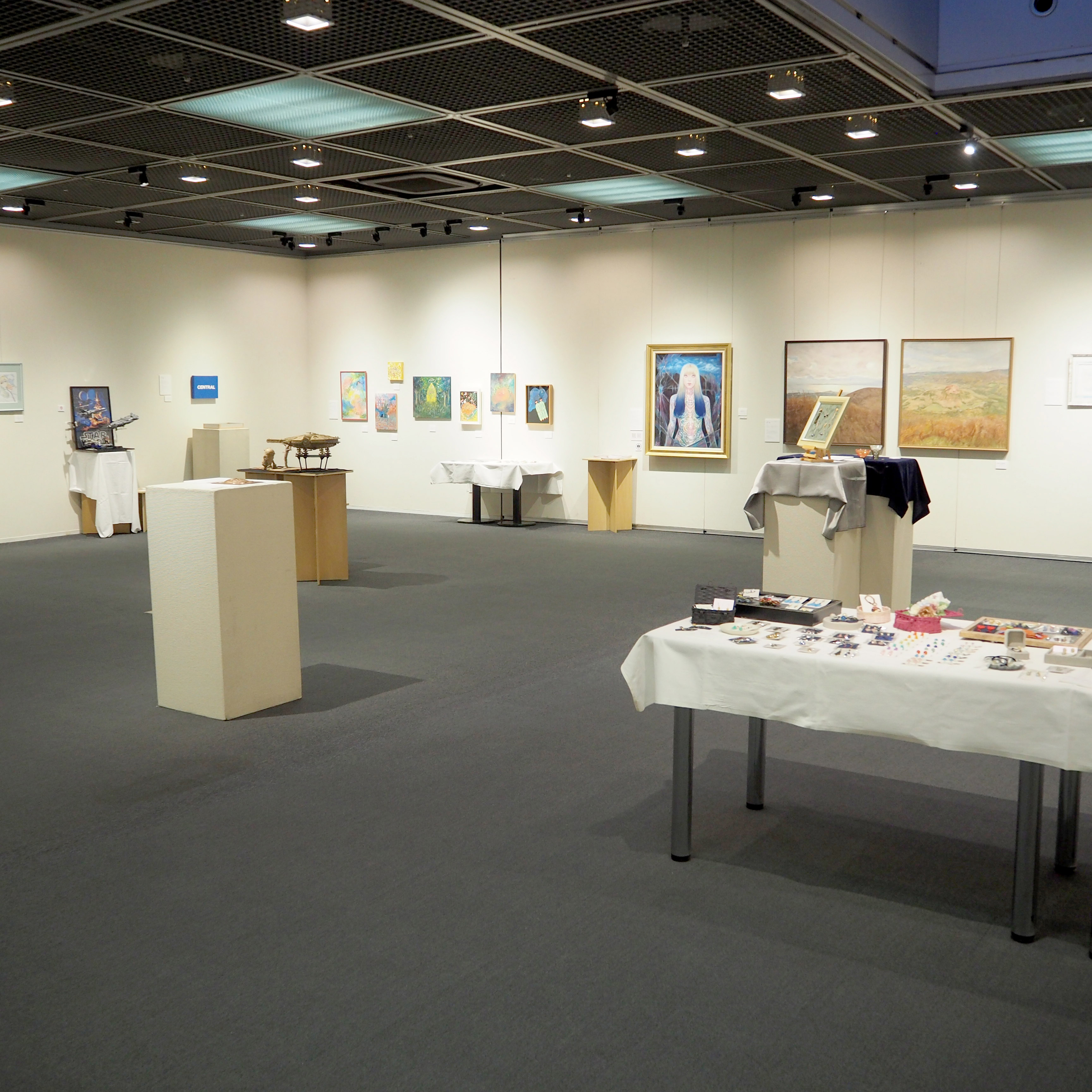 セントラルで働くスタッフの展覧会
